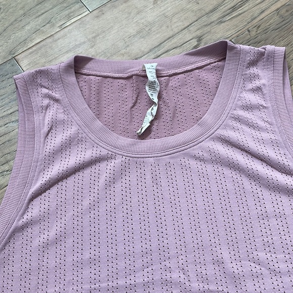 Lululemon Size Small/4 Mesh Purple Crop Tank - Picture 2 of 2